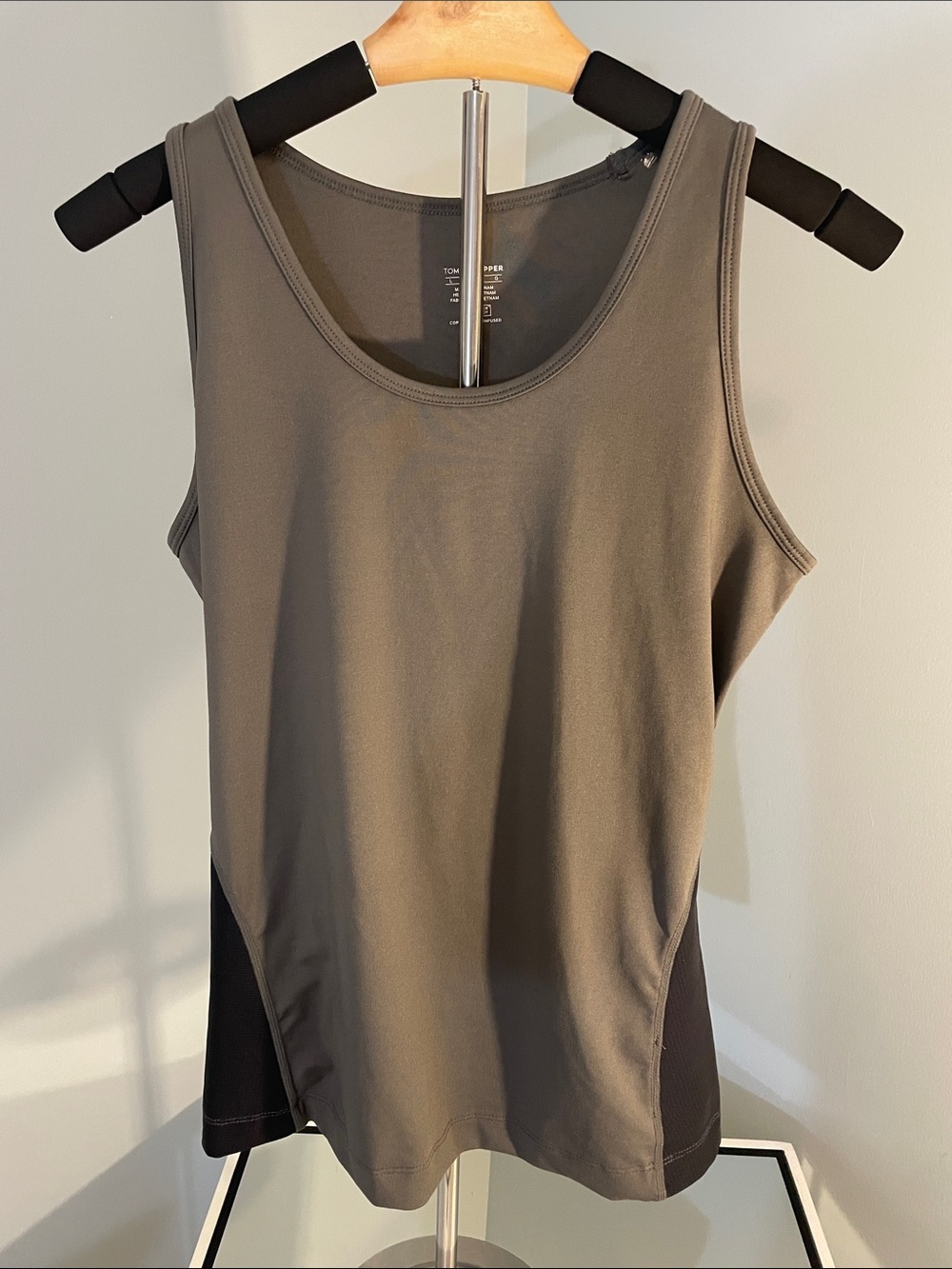 Tommie Copper Women's Lower Back Support Tank in a grey black compression nwot